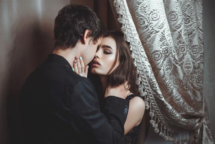 6 Reasons WHY Love at First Sight is More of a Myth than Reality