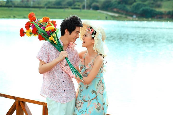 10 Ways to get a Guy to ask You Out