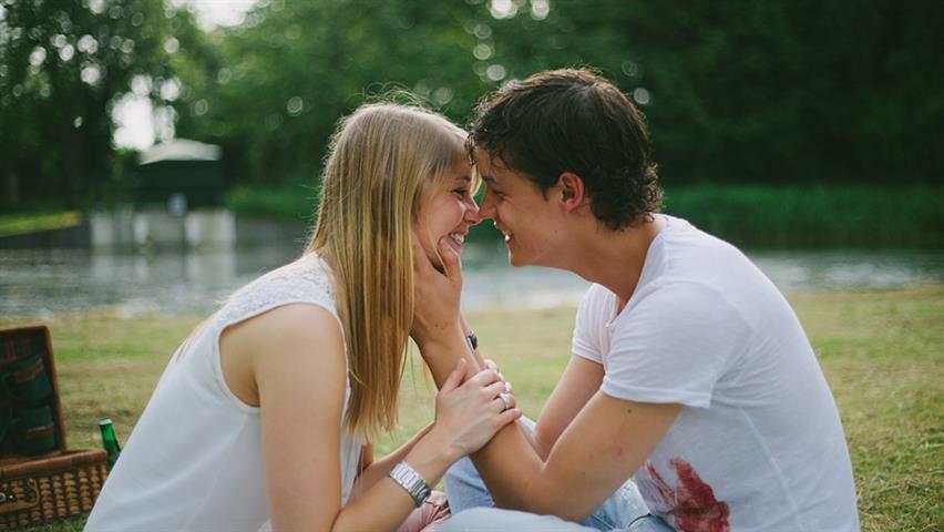 7 Romantic Ways to Say Good Morning to Your Boyfriend or Girlfriend