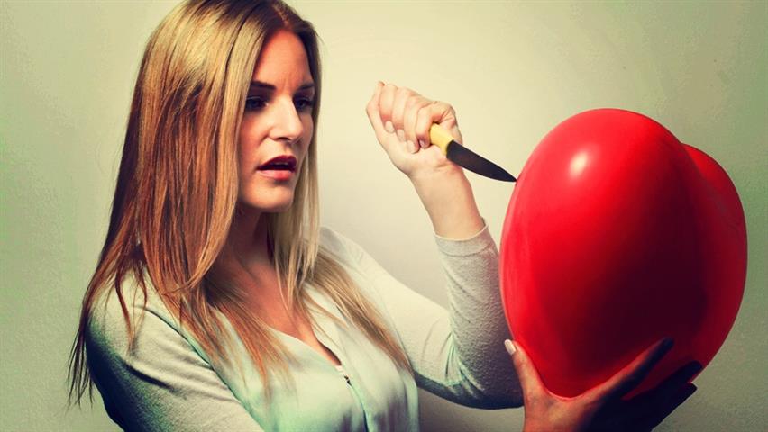 7 Signs - He Loves Me Or Loves Me Not Boyfriend Reality Check