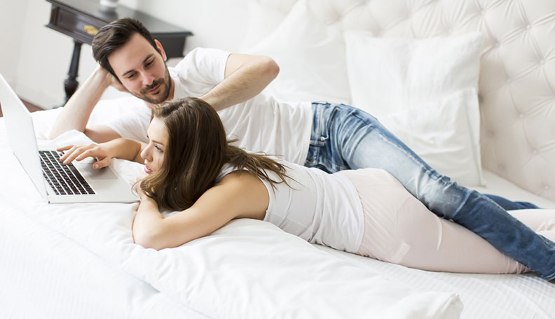 Important Things To Take Care In An Online Relationship -likelovequotes