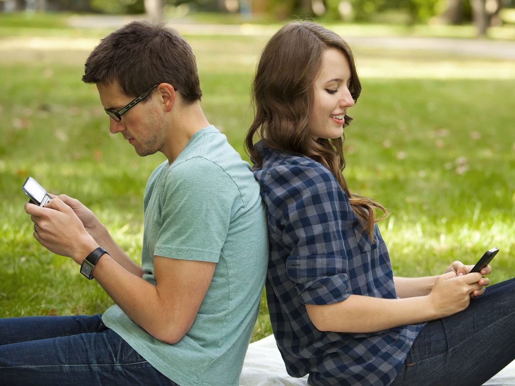 Send The Right Texts to Keep The Romance Alive