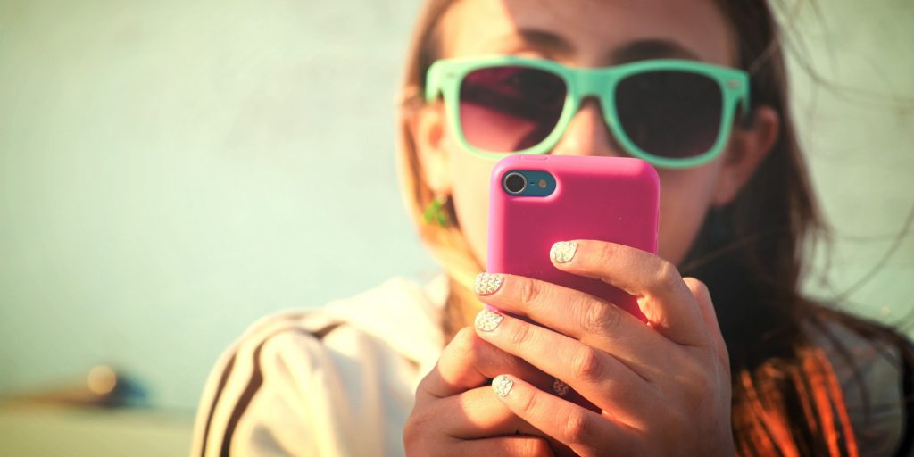 Send The Right Texts to Keep The Romance Alive