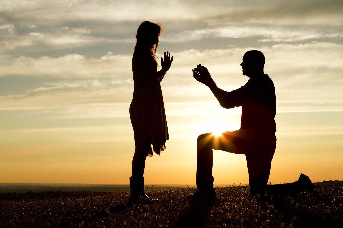 Signs He Is Going To Propose You - Marry Me!