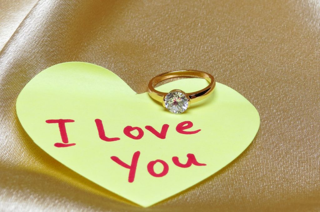 4 Signs He's Ready to Commit to You-likelovequotes
