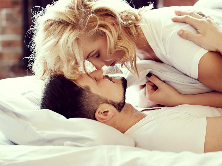 12 Flirty And Naughty Questions To Ask Him In Bed For a Sexy Time